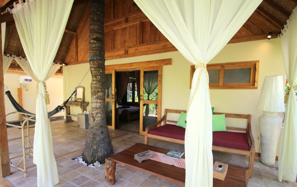 Deluxe Room, 1 King Bed | Terrace/patio
