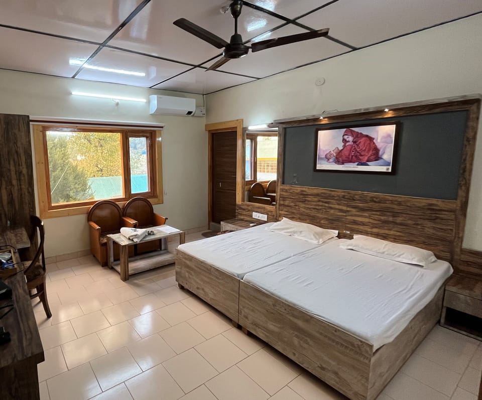Individually furnished, iron/ironing board, rollaway beds, free WiFi