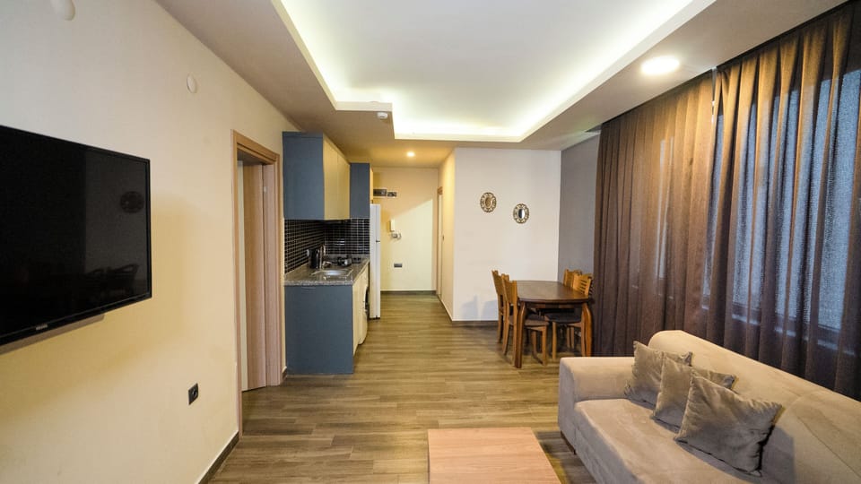 Deluxe Apartment | Premium bedding, blackout drapes, soundproofing, iron/ironing board