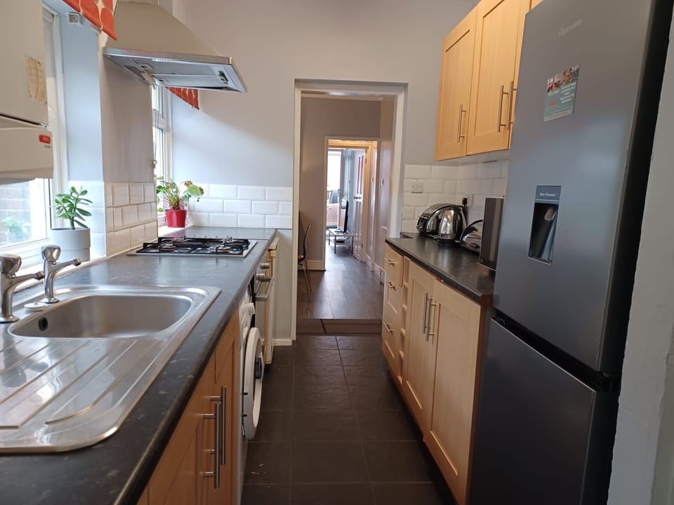 Economy House, Private Bathroom, Garden View (Contractors | Traders) | Private kitchen | Coffee/tea maker, fridge, microwave, oven