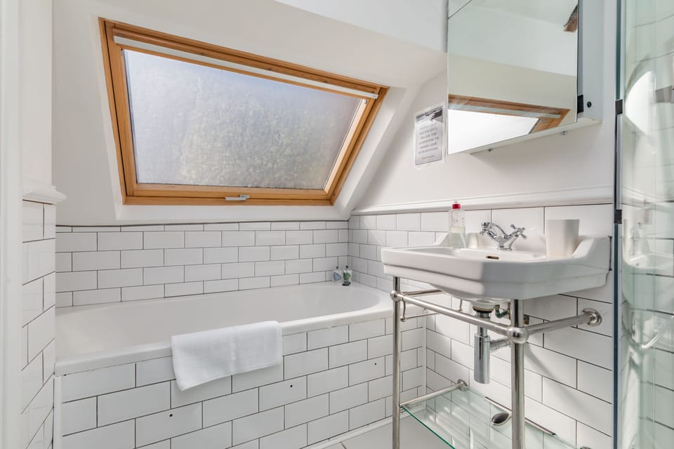 Danny Lodge | By Huluki Sussex Stays Cottage in Mid Sussex District