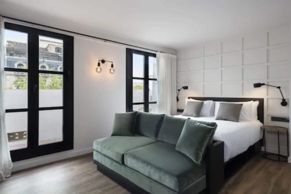 Junior Suite | Egyptian cotton sheets, premium bedding, free minibar items