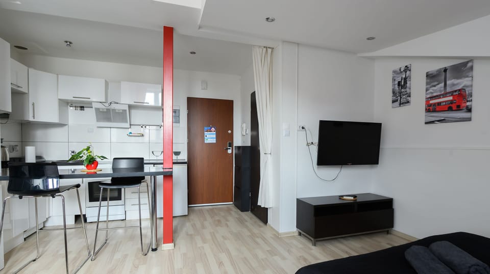 Design Studio Suite, Non Smoking, City View | Private kitchen | Fridge, microwave, stovetop, coffee/tea maker