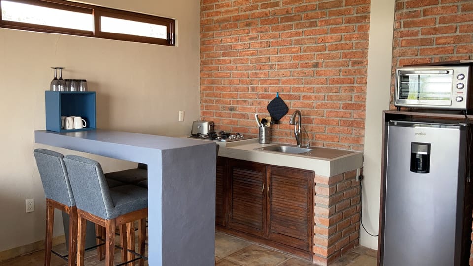 Comfort Villa, 2 Bedrooms, Non Smoking, Lake View | Private kitchen | Fridge, stovetop, toaster, cookware/dishes/utensils