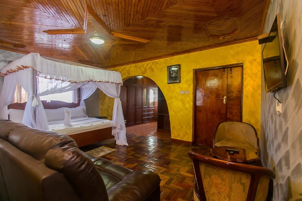 Executive Room, 1 Double Bed | 5 bedrooms, in-room safe, individually decorated, individually furnished