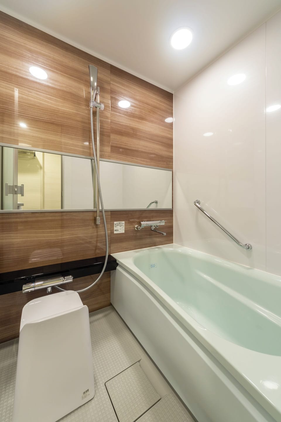 Twin Room, Non Smoking | Bathroom | Eco-friendly toiletries, hair dryer, slippers, bidet