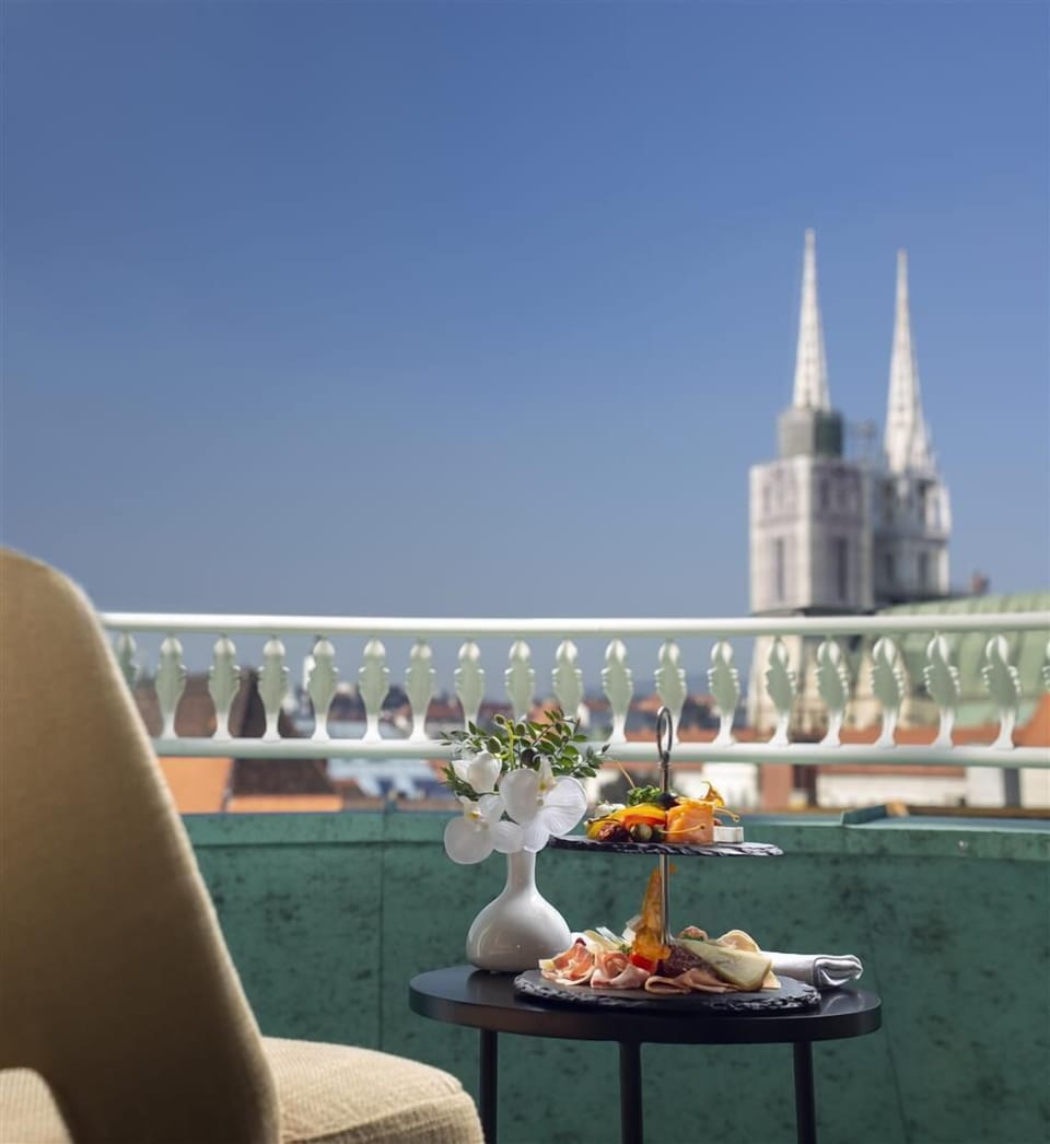 Superior Room City View and Balcony | Balcony