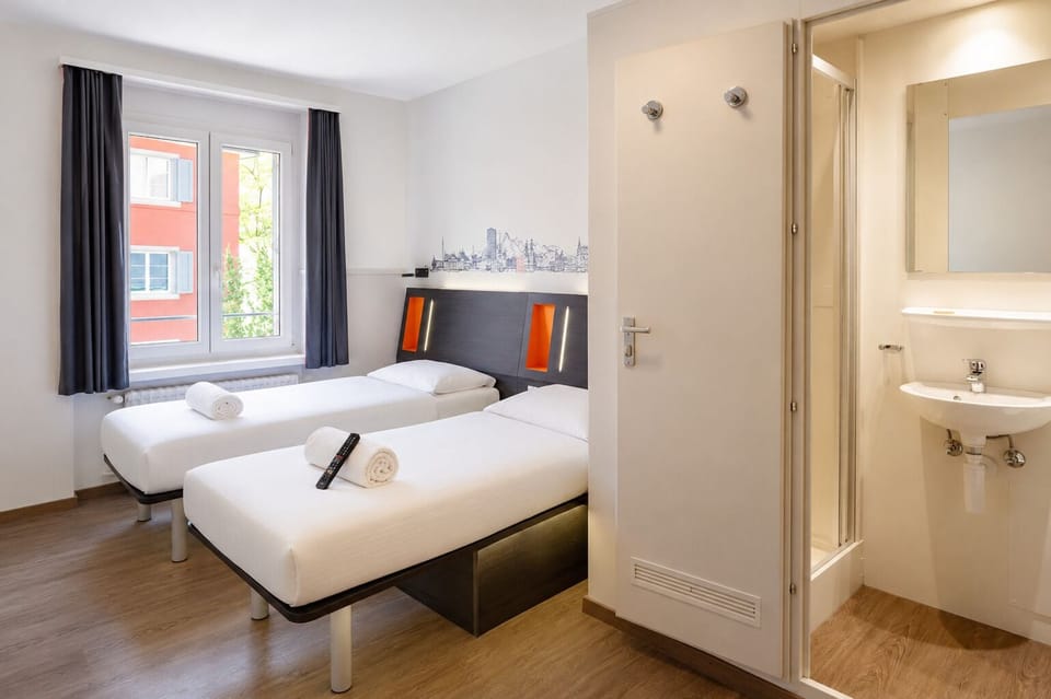 City Twin Room, 2 Twin Beds, Non Smoking | Free WiFi, bed sheets
