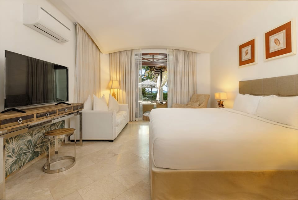Room, Sea View | Minibar, in-room safe, desk, laptop workspace