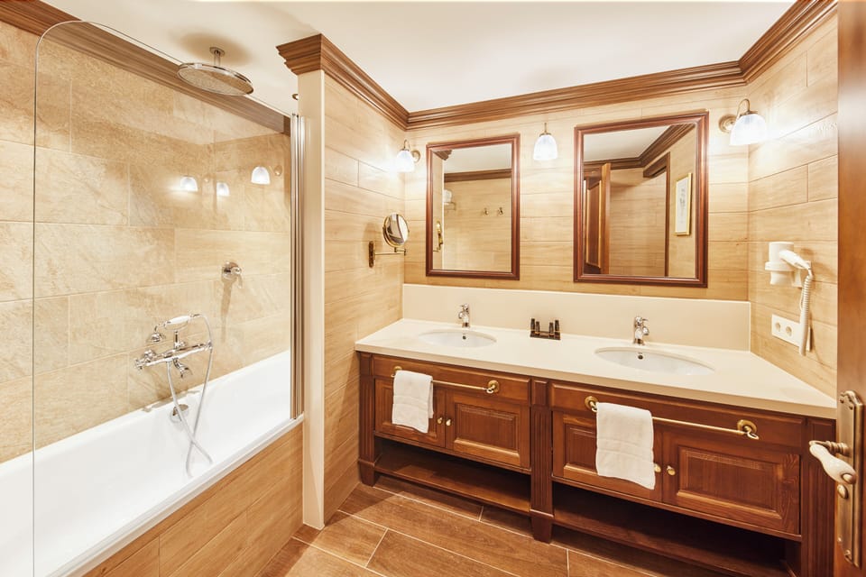 Bathtub, deep soaking tub, free toiletries, hair dryer