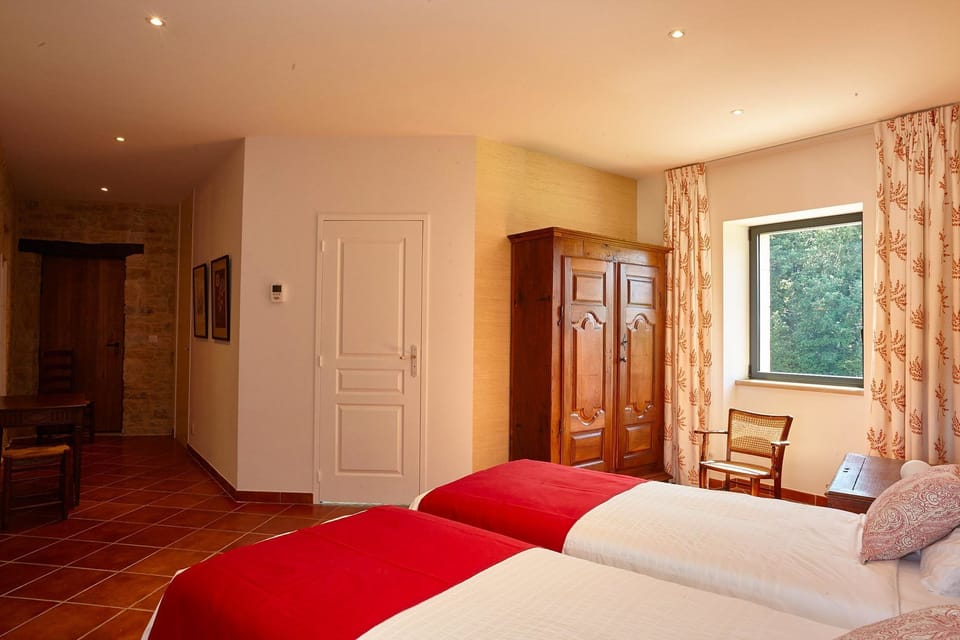 Double or Twin Room (Hergé) | Egyptian cotton sheets, premium bedding, Select Comfort beds