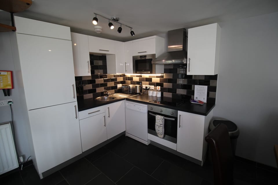 Cottage, Ensuite, Mountain View (Two Bedroom) | Private kitchen | Highchair