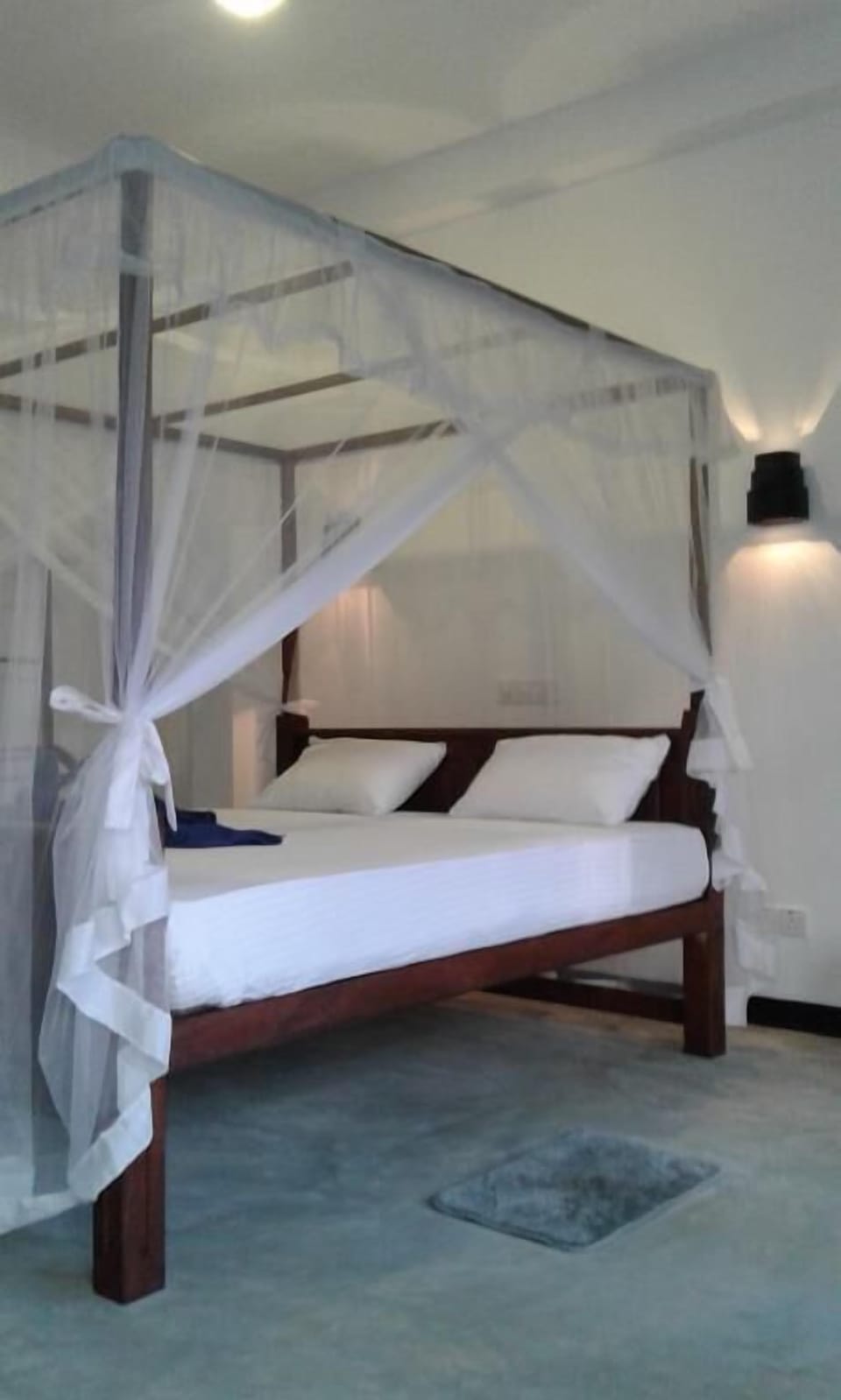 Premium bedding, individually decorated, individually furnished, desk
