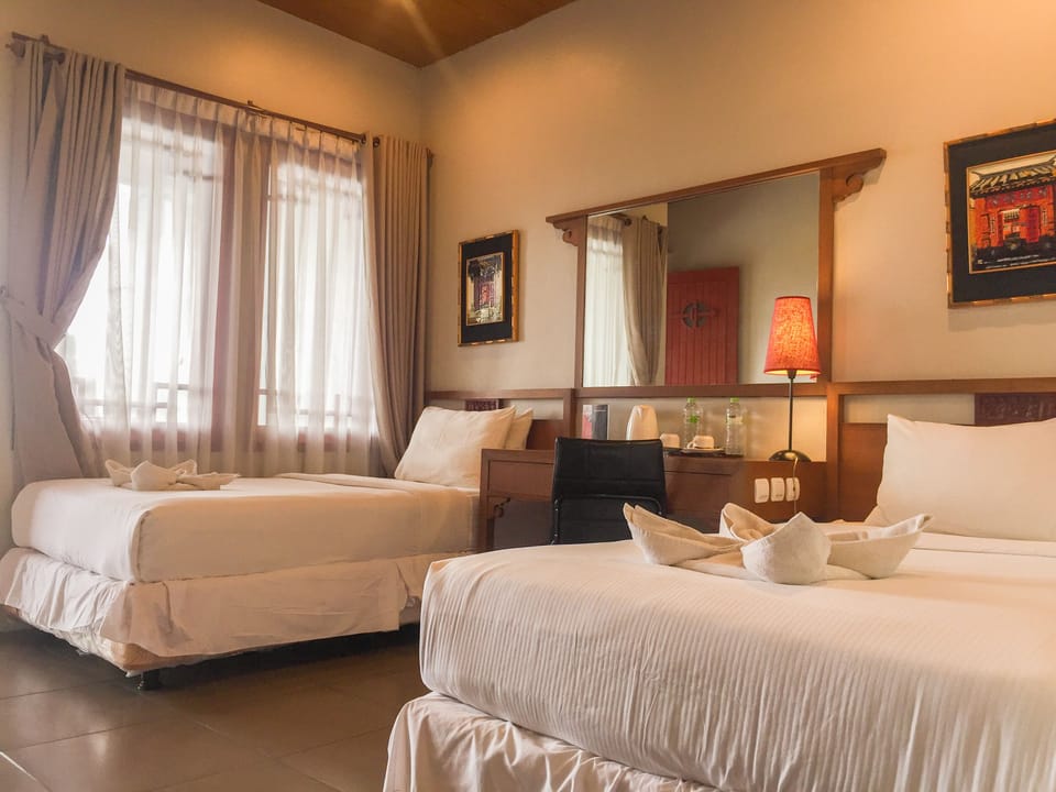 Deluxe Twin Room, Non Smoking | Desk, free WiFi, bed sheets