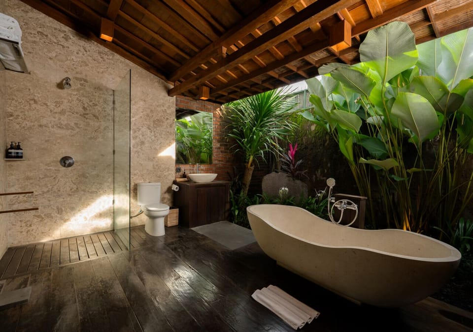 Deluxe Room | Bathroom | Separate tub and shower, deep soaking tub, rainfall showerhead, towels