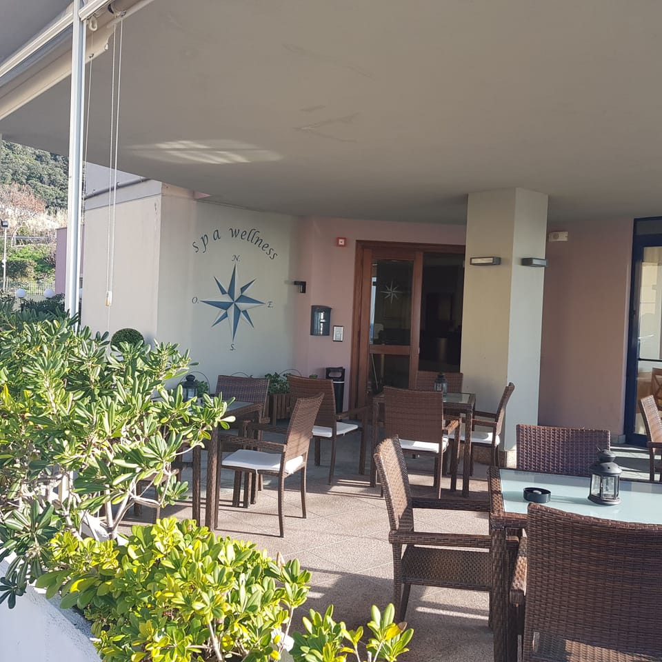 Sauna, hot tub, steam room, Turkish bath, body treatments, mud baths