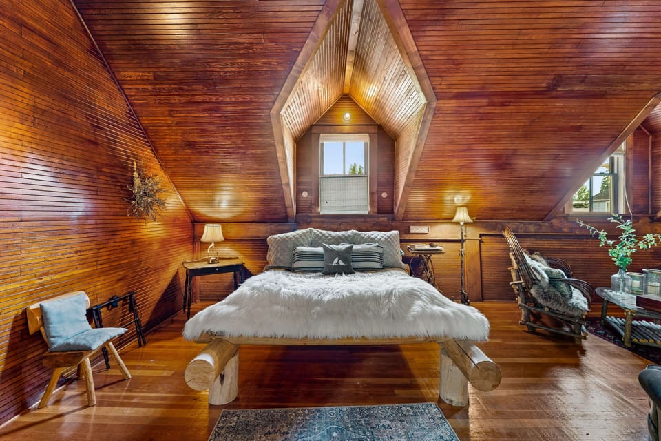Shasta Wintu (216) | Cribs (free), rollaway beds (surcharge), WiFi (free)