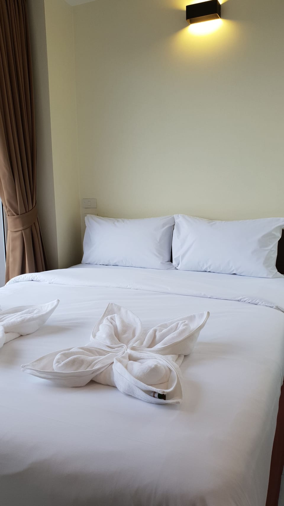 Economy Double Room | In-room safe, WiFi (free), bed sheets