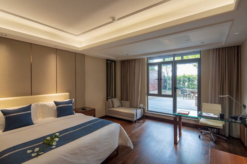 Design Double Room, Balcony, Garden View | Down comforters, minibar, in-room safe, desk