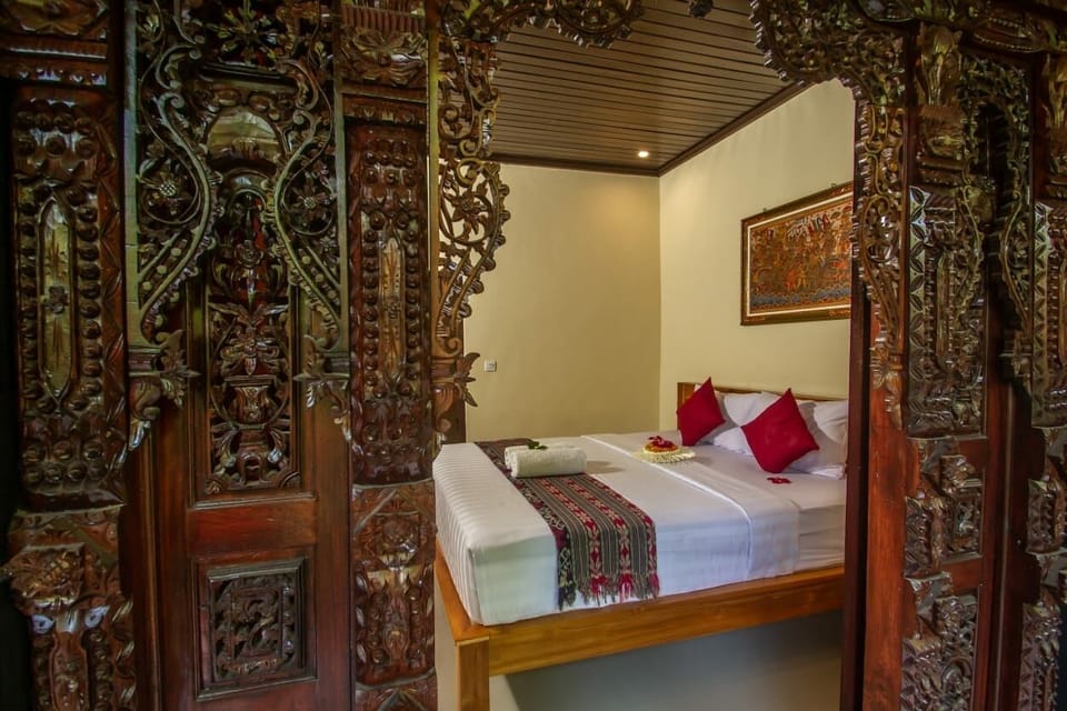 Deluxe Room | 1 bedroom, down comforters, pillowtop beds, individually decorated