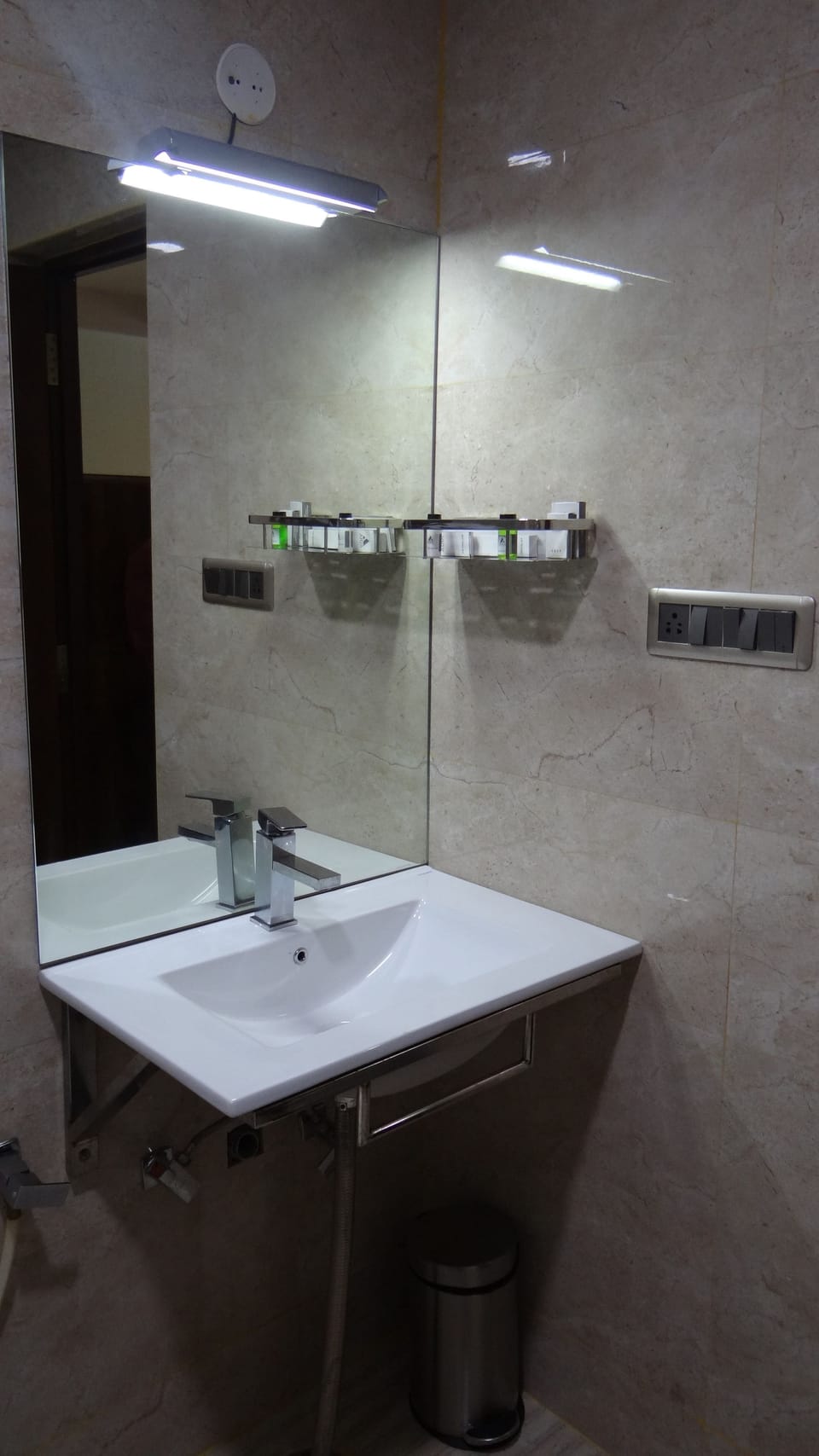 Superior Double Room, Multiple Beds, Non Smoking | Bathroom | Shower, rainfall showerhead, free toiletries, towels