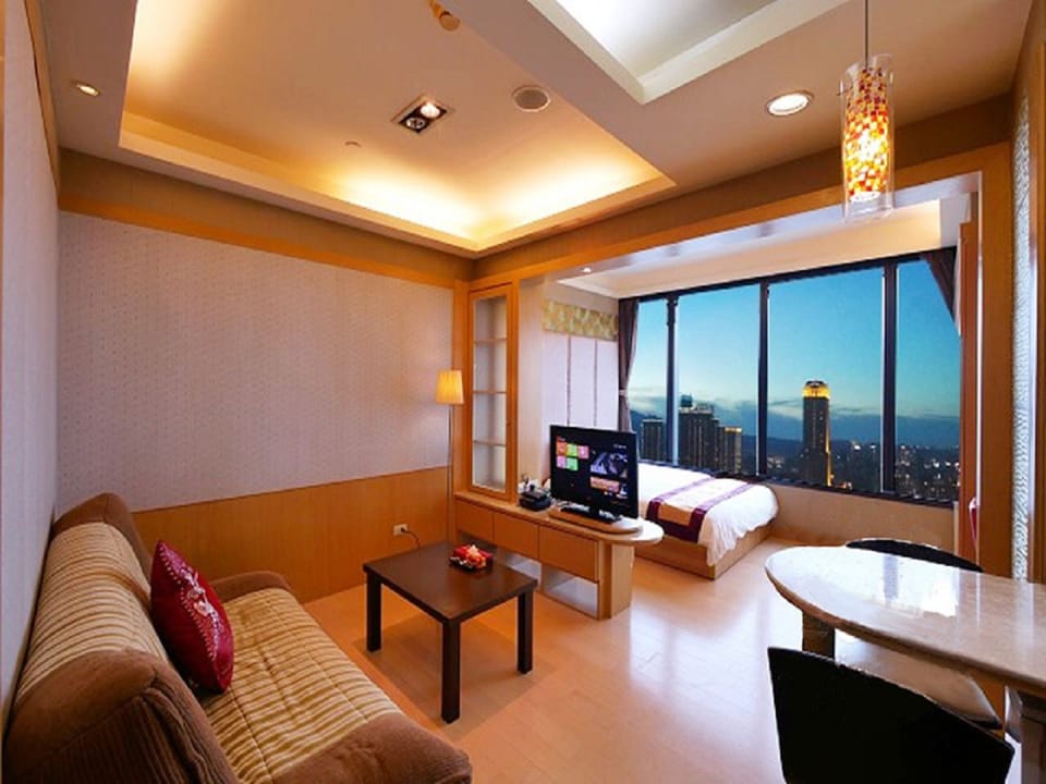 Business Double Room, 1 Double Bed, City View | Desk, blackout drapes, free WiFi, bed sheets