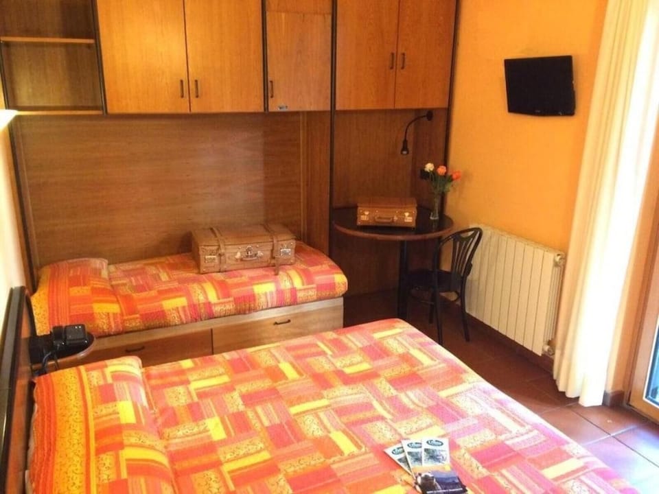 Triple Room | Minibar, in-room safe, desk, soundproofing