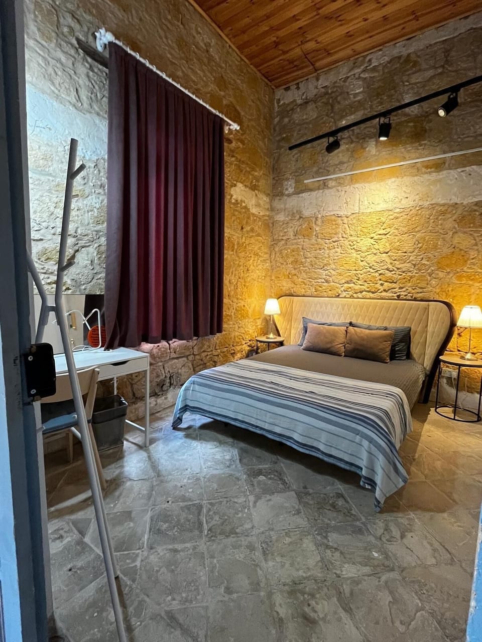 Standard Room | Soundproofing, WiFi (free), bed sheets