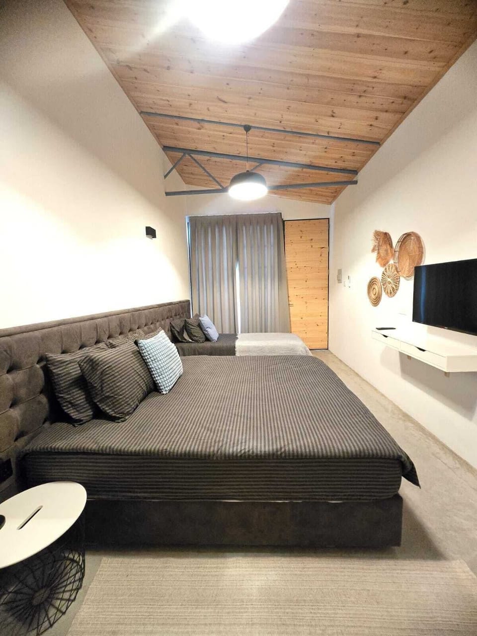 Soundproofing, WiFi (free), bed sheets