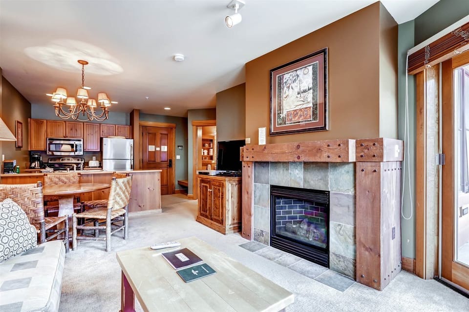 Condo (8875_The_Springs) | Private kitchen | Microwave, oven, cookware/dishes/utensils