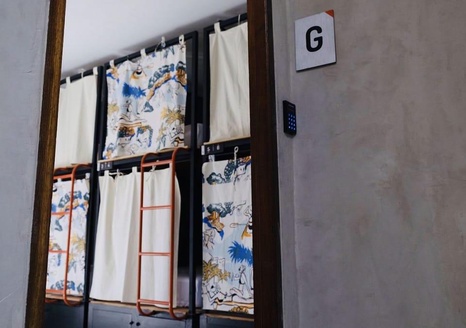 Free WiFi, bed sheets