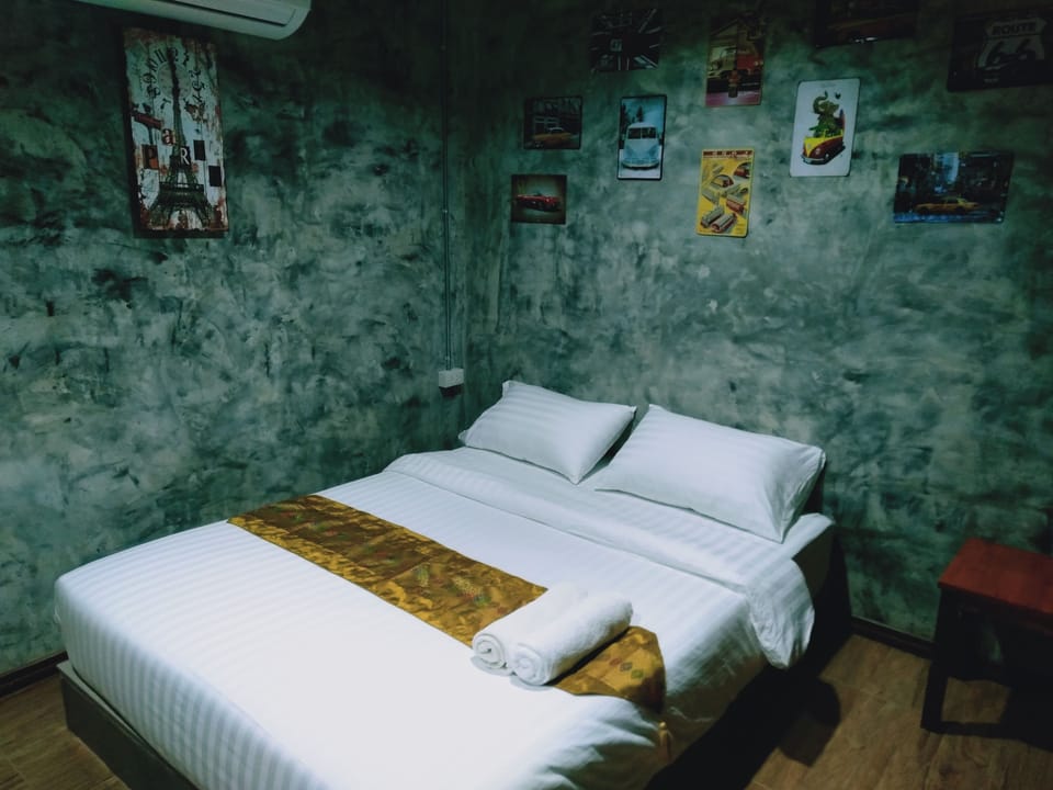 Deluxe Room | Premium bedding, blackout drapes, free WiFi, bed sheets