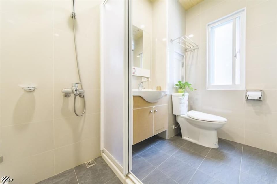 Comfort Quadruple Room, 2 Queen Beds, Non Smoking | Bathroom | Shower, free toiletries, hair dryer, slippers