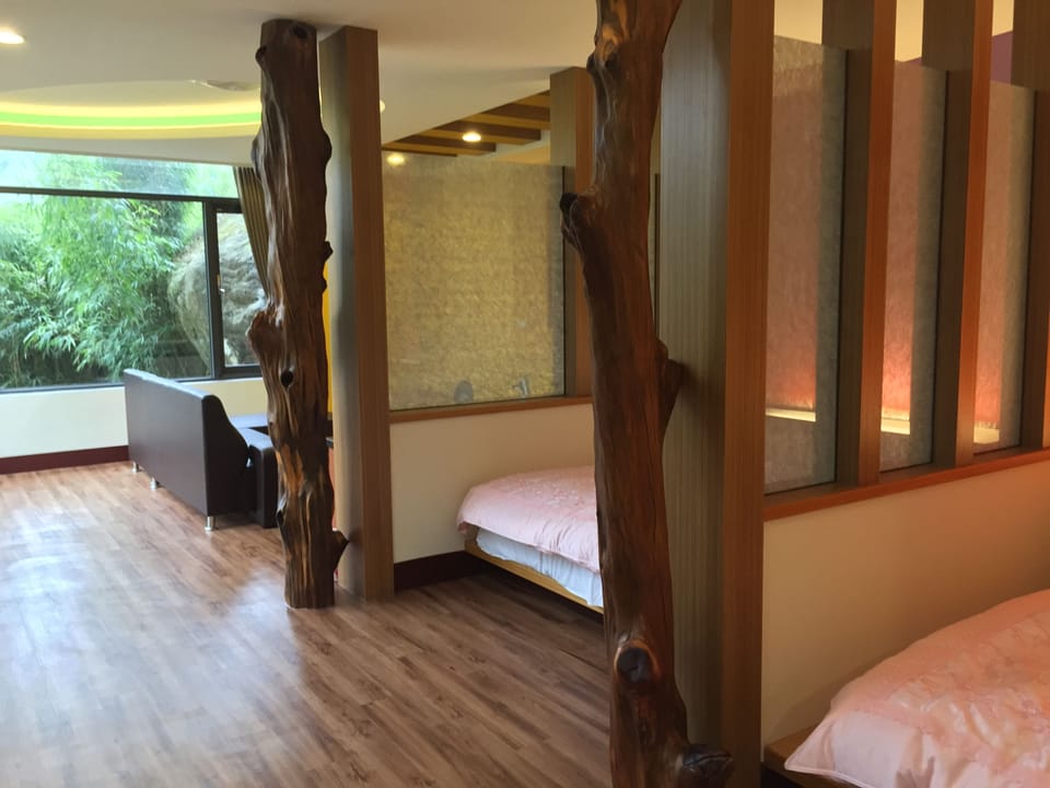 Grand Suite, 2 Queen Beds, Non Smoking, Garden View | Desk, blackout drapes, free WiFi, bed sheets