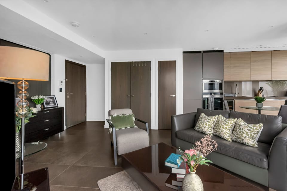 Luxury Apartment, 1 Bedroom, City View | Living area