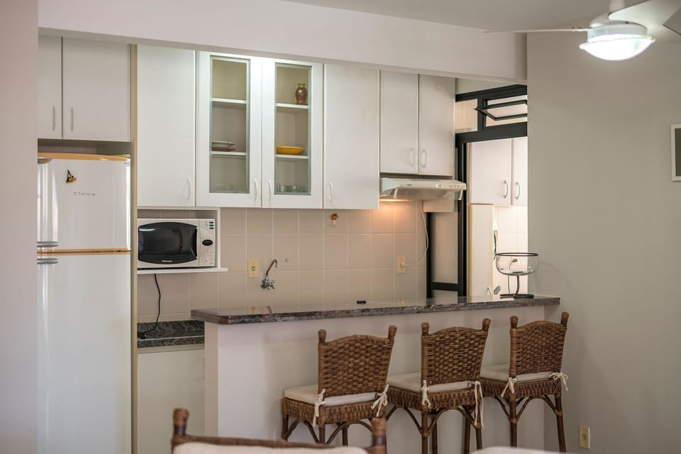 Basic Apartment | Private kitchen | Fridge, microwave, stovetop, cookware/dishes/utensils