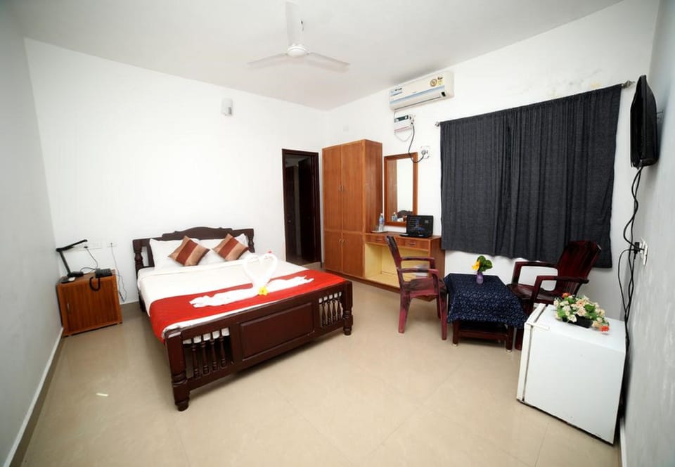Honeymoon Suite, 1 Double Bed, Non Smoking | Desk, soundproofing, wheelchair access