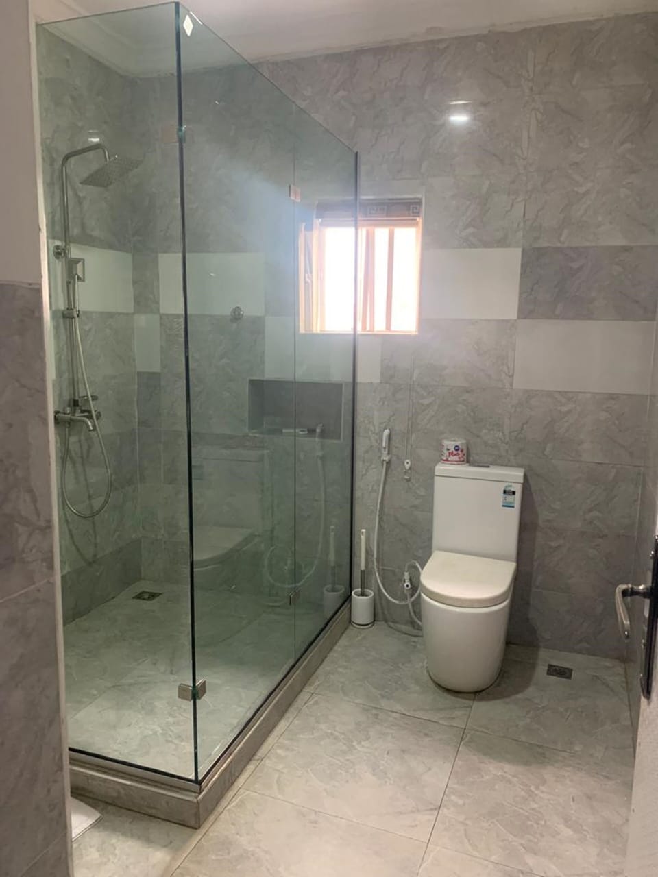 Executive Room | Bathroom | Combined shower/tub, towels, soap, toilet paper