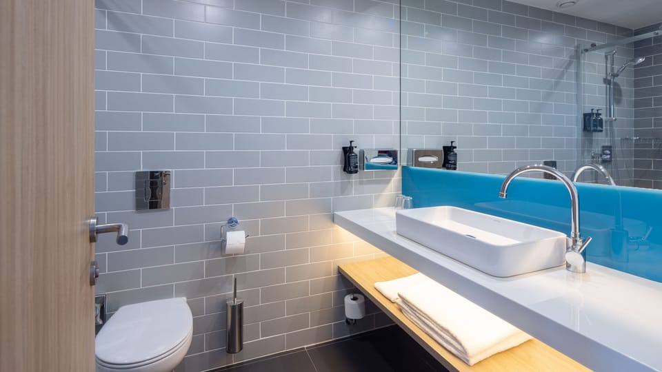 Shower, free toiletries, hair dryer, towels