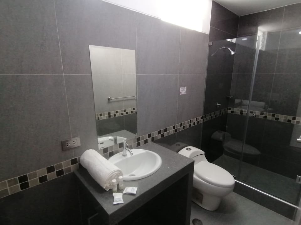 Superior Triple Room, Ensuite, City View | Bathroom | Shower, rainfall showerhead, free toiletries, hair dryer