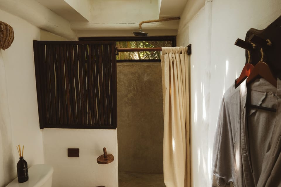 Standard Room, Multiple Beds, Non Smoking | Bathroom | Shower, free toiletries, towels
