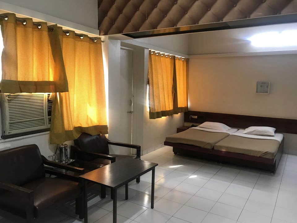Deluxe Room AC | Desk, bed sheets