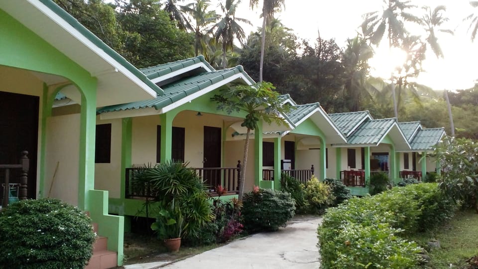 Standard Bungalow, 1 King Bed, Non Smoking, Mountain View | Terrace/patio
