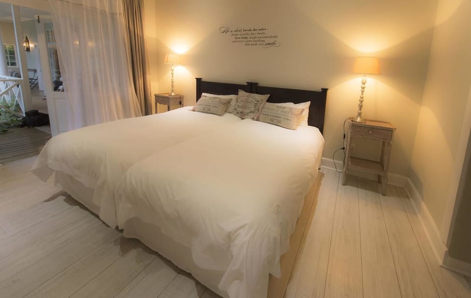 Luxury Twin Room | Minibar, desk, free WiFi, bed sheets