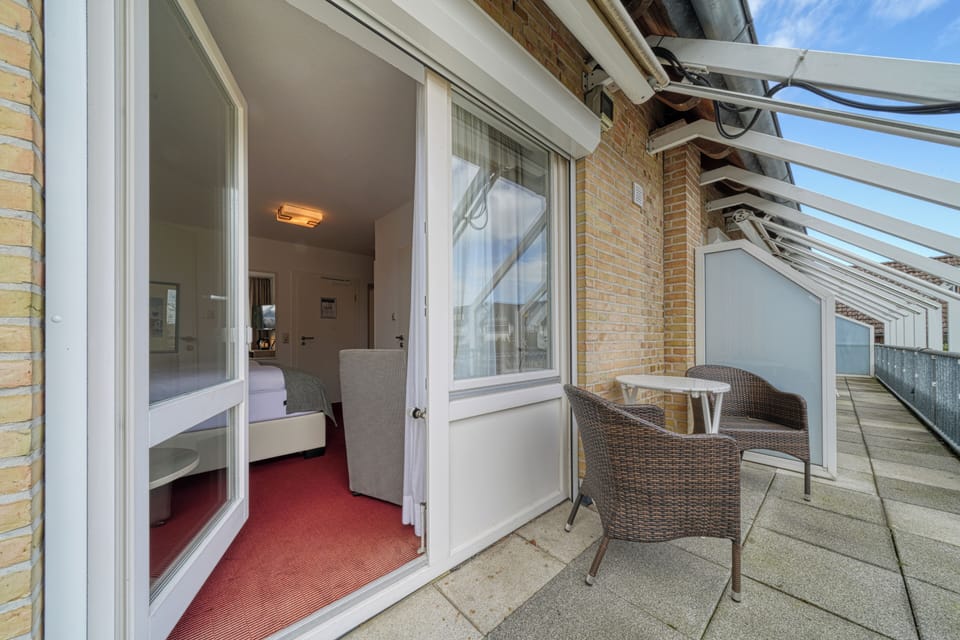 Standard Double Room | Minibar, in-room safe, desk, blackout drapes