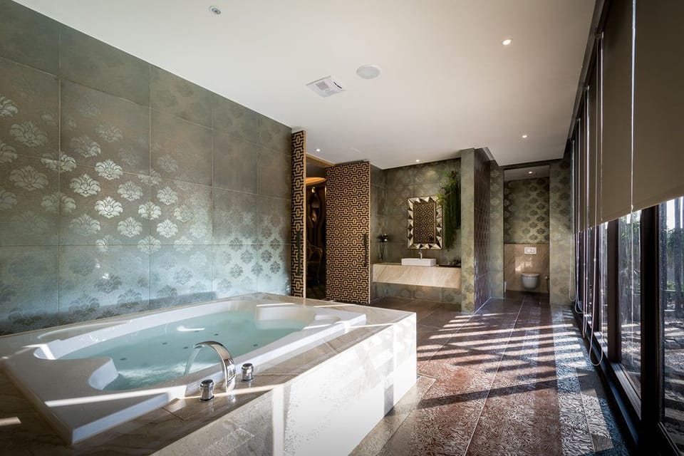 Classic Room (Consecutive night 11 pm check-out required) | Bathroom | Separate tub and shower, rainfall showerhead, hair dryer, slippers