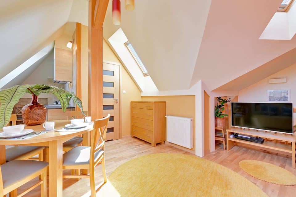 Apartment | Living area | 35-inch flat-screen TV with cable channels, TV