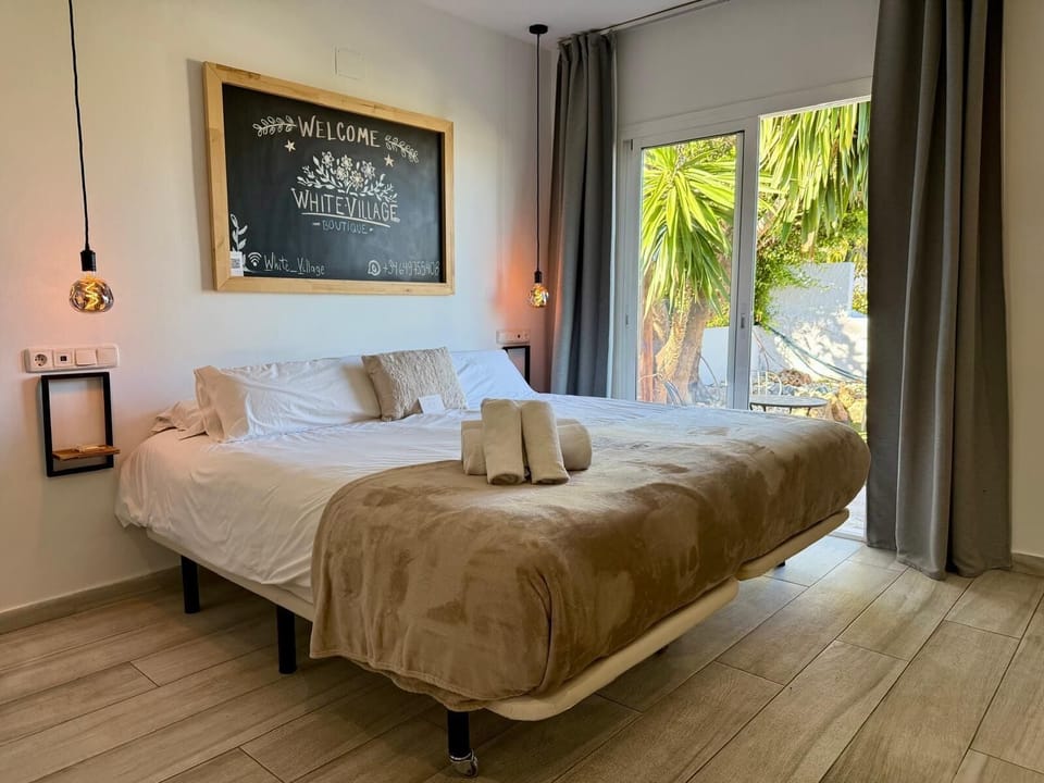 Standard Room | Egyptian cotton sheets, premium bedding, memory foam beds
