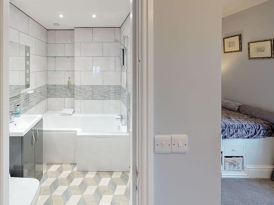 Superior Double Room, Ensuite, Sea View (Admiral Suite) | Bathroom