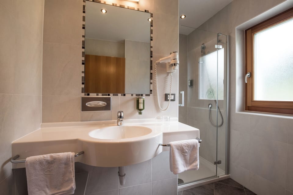 Comfort Double Room, Balcony, Mountain View | Bathroom | Shower, slippers, towels, soap